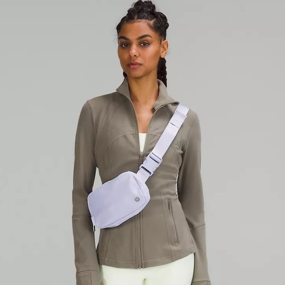 BNWT Lululemon Everywhere Belt Bag Pastel Blue - Picture 8 of 8